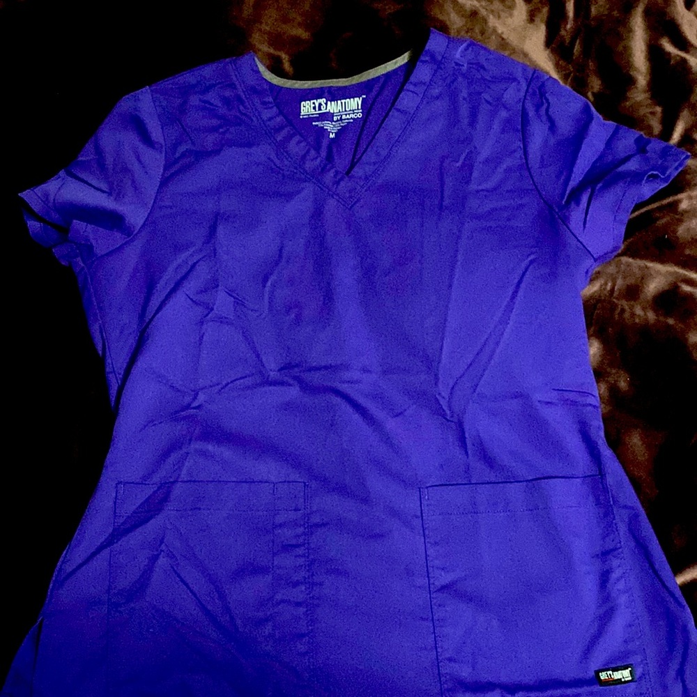 Greys Anatomy scrub top size medium purple